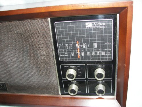 追加の写真1: VICTOR　Model FT-268N　木製キャビネット ラジオ  1975年型