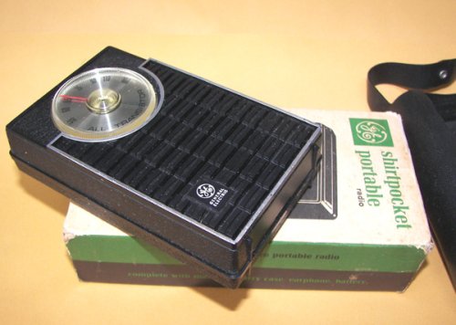 追加の写真3: General Electric　Model-P1710 6石 Shirtpocket Portable Radio 1966年型 黒色 【不動品】