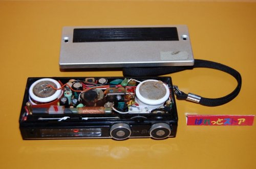 追加の写真3: SONY MODEL ICR-200 AM ラジオ1968年 【純正SONY充電器付き】ブラックカラー