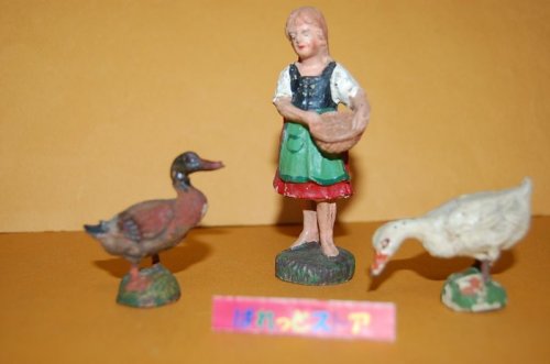 追加の写真1: ドイツ ハウザー社 ヴィンテージ・フィギュア・Elastolin Composition figures consisting of ducks and Farm girl 【1939年製品】