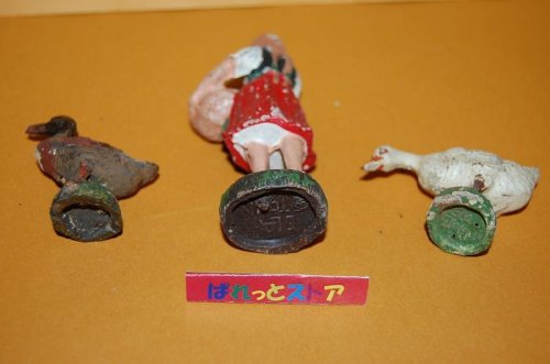 追加の写真3: ドイツ ハウザー社 ヴィンテージ・フィギュア・Elastolin Composition figures consisting of ducks and Farm girl 【1939年製品】