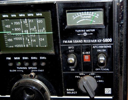 追加の写真1: SONY スカイセンサー5800　1973年型　（ICF-5800　FM/AM/SW 3 BAND RECEIVER） SONY純正キャリングベルト付 