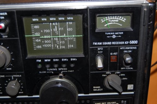 追加の写真1: SONY スカイセンサー5800　1973年型　（ICF-5800　FM/AM/SW 3 BAND RECEIVER）SONY純正キャリングベルト付 ・中古品