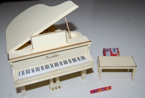 追加の写真3: フランクリン Model LF-120 Grand Piano AM ８石トランジスタラジオ 1975年・日本製