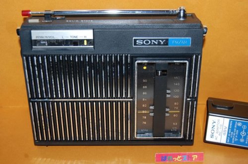 追加の写真1: ソニー Model:TFM-6300B FM/AM コンパクトハンディー　"action"ラジオ 　1971年日本製・ACアダプター付
