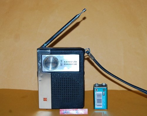 追加の写真3: 松下電器 Model:RF-619 9石トランジスター４ダイオード 2バンド(FM/AM) ラジオ  1969年　 日本製