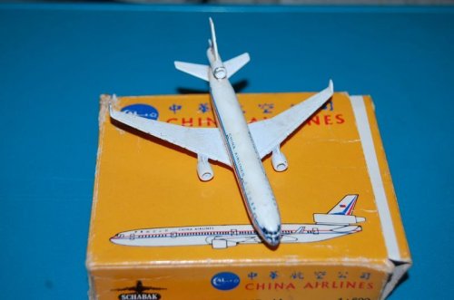 追加の写真1: ドイツ・SCHABAK社製No.943/105 縮尺1/600 "CHINA AIRLINES" McDonnell Douglas MD-11 1991