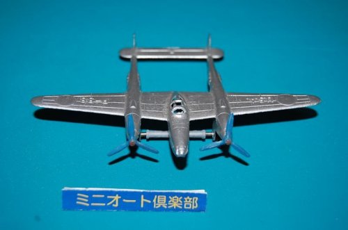 追加の写真2: アメリカ・Tootsietoys製 　　P-38 Lockheed 1941年 Lightening 戦闘機1948年製・