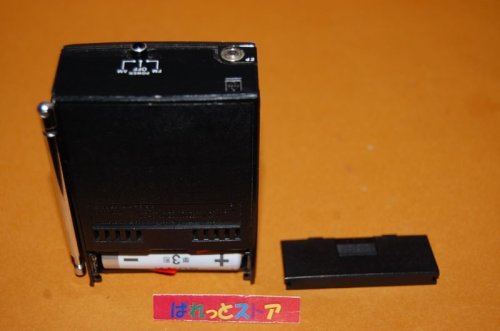 追加の写真2: 松下電器・超ポケッタブルラジオ RF-555 2バンド(AM／FM) マイクロラジオ受信機 1974年製・難あり。