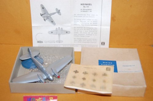追加の写真2: 旧西ドイツ・バイキング社製の「Heinkel He 111型 - 双発爆撃機」のミニチュア模型・1962年発売品