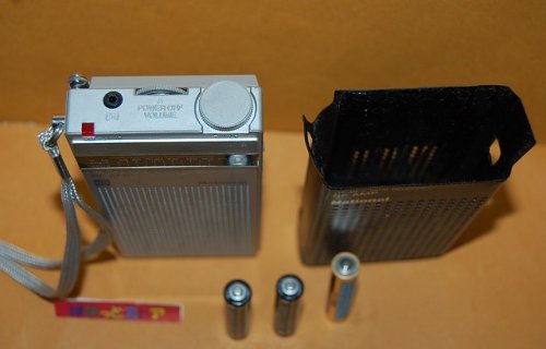 追加の写真1: 松下電器・NATIONAL RF-566 Two Band FM/AM  2-IC+9-Transistor Radio/AMP・1979年　日本製・新品イヤフォン付き
