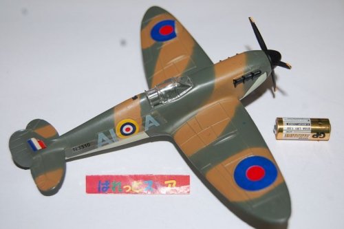 追加の写真1: 英国製・Dinky toys Mo.719 スーパーマリン Spitfire Mk-II 電動モーター内蔵・全長約15cm・1969年製