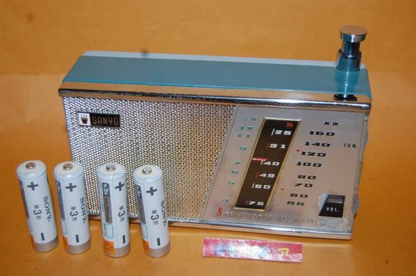 画像1: 三洋電機 8S-P3型 2バンドスーパー（中波／短波）　東芝製8石トランジスタ採用ラジオ受信機・1959年日本製