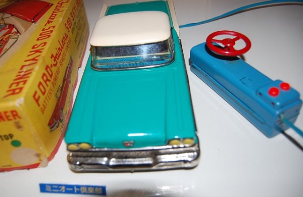 画像3: 懐かしのブリキ自動車 米澤玩具／クラグスタンNo.40101・電動リモコン式・Ford Fairlane 500 Skyliner・1959年当時物・日本製・元箱付き 