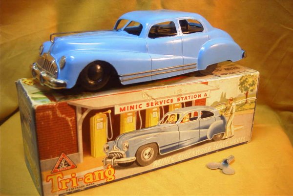 画像1: 英国・Triang-Minic製 No.2 Buick 1948 "Wizard Stop-On Car" 7 inch long Clockwork メカニック機能・当時物