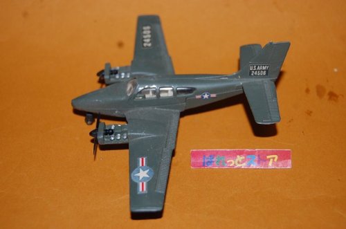 追加の写真2: 英国製 DINKY-TOYS No.712 Beechcraft C.55 Baron US ARMY 1965年式米軍ビーチクラフト・1968年製