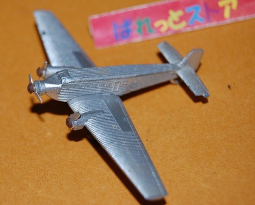 追加の写真3: ドイツ・Schuco-Piccolo製 Junkers Ju52 1935 "Lufthansa"・ルフトハンザ航空特注・1957年発売品