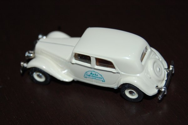 画像3: 旧西ドイツ（現ドイツ）BREKIN製 Citroën 1939年 Traction Avant 映画『カサブランカ』の酒場"Ricks Café Americain"　ミニカー・1980年代製品