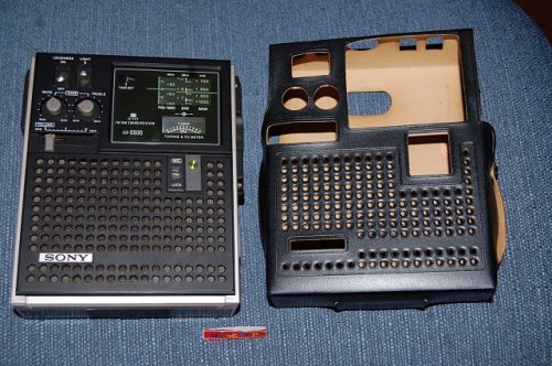 追加の写真3: ソニー ICF-5500 スカイセンサーFM/AM/SW 3 BAND　1972年・日本製・純正AC100V電源アダプター&専用レザーケース付き
