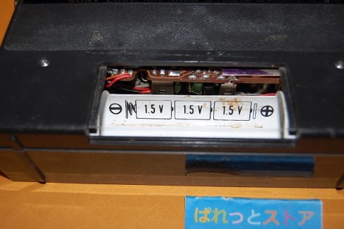 追加の写真3: ソニー Model No.TFM-110F 3バンド(FM/MW/SW) 12石トランジスターラジオ受信機・1967年日本製品