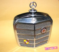 Mercedes-Benz ラジエータマスク型　６石・トランジスターラジオ 1967年日本製　【通産省ラジオ製造会社コード番号803 】