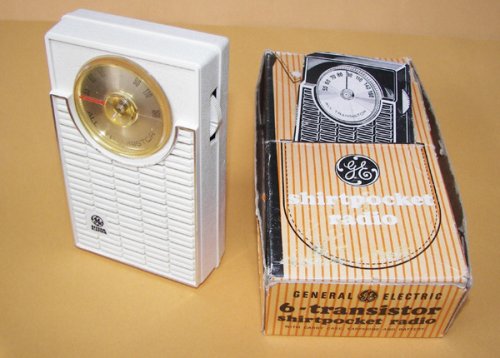 追加の写真1: General Electric　Model-P1711 6石 Shirtpocket Portable Radio 1966年型 白色 【不動品】