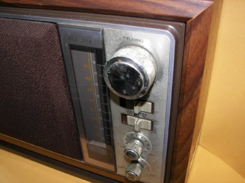 追加の写真1: SONY ICF-9740 6石　FM／AM　木目調ホームラジオ 1981年型