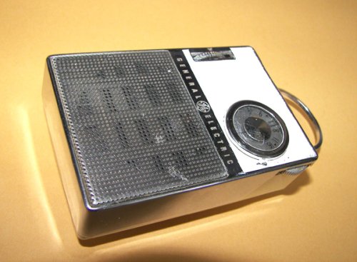 追加の写真1: GENERAL ELECTRIC製 Model- P851C  AMバンド 6石とトランジスタラジオ受信機 1962年製 WHITE