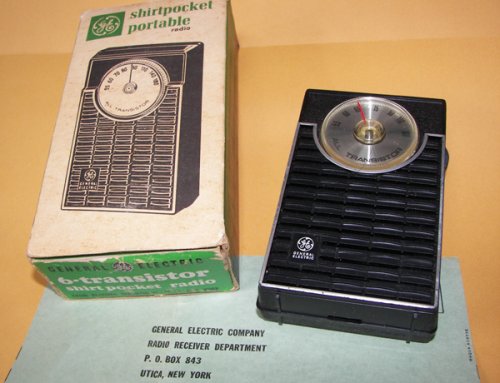 追加の写真1: General Electric　Model-P1710 6石 Shirtpocket Portable Radio 1966年型 黒色 【不動品】