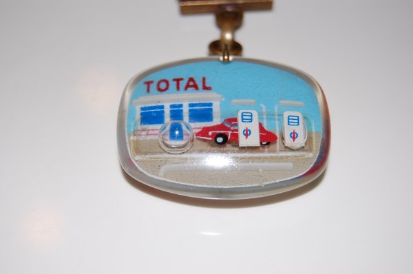 画像1: ブルボン・キーホルダー　TOTAL ガソリンスタンド　”Citroën DS Car”【難あり】