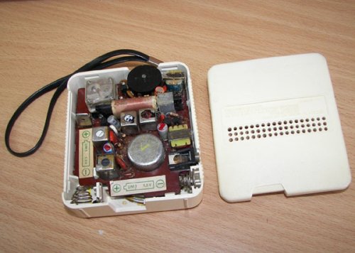 追加の写真2: ソニー　MODEL TR-3550  AM専用トランジスターラジオ　1976年型　白色