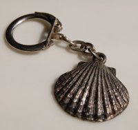 フランス・キーホルダー"SHELL” 石油　メタル貝殻