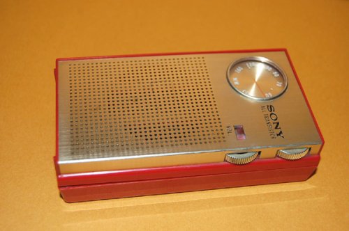 追加の写真1: ソニー製 〔型番TR-1811〕 AM ６石トランジスター ラジオ 1964年型