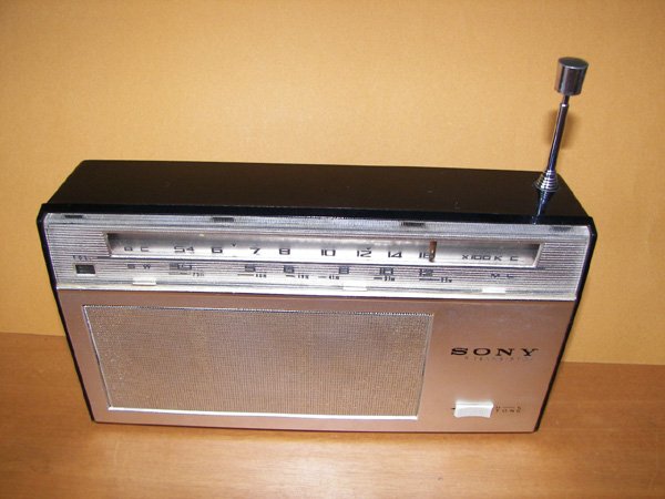 画像1: ソニー・TR-819　2バンド(BC・SW) 8石トランジスターラジオ 1962年型　【ＡＣアダプター端子増設品】