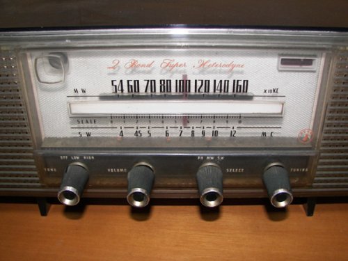 追加の写真1: 東芝　かなりや J（卓上型）２バンド・２スピーカー付　真空管ラジオ　1962年型 -Toshiba Model-Kanaria-J/ 6ZL-609, 1962