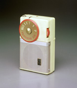 1957年、世界最小のトランジスタラジオと言われ東通工（ソニー）TR- 63型