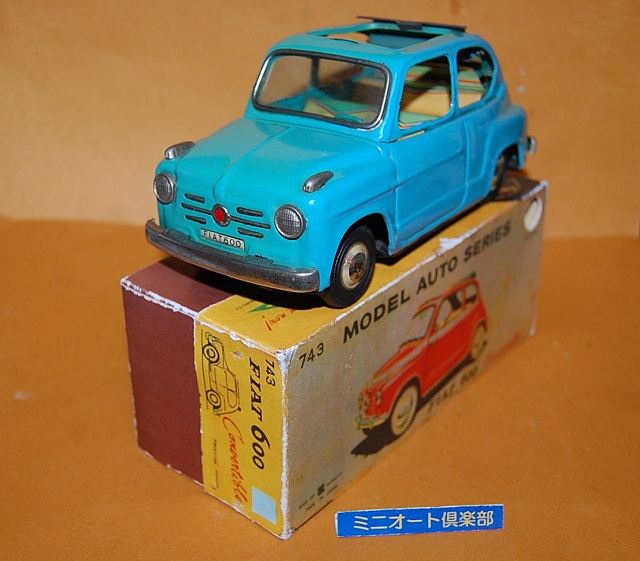 懐かしのブリキ自動車 東京・蔵前の萬代屋（バンダイ）製 No.743 Fiat 