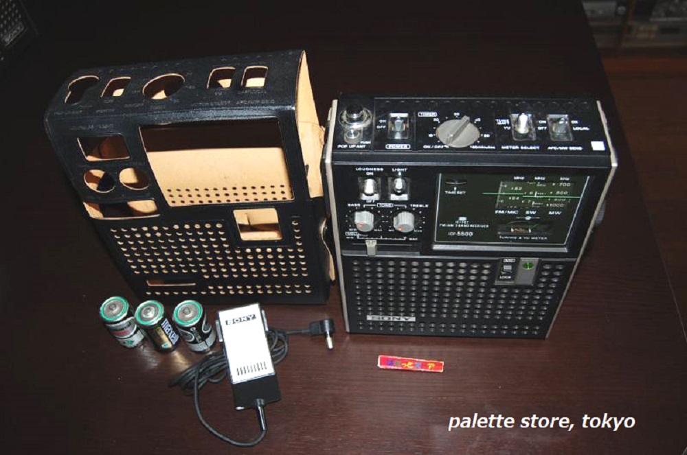 ソニー　ICF-5500　スカイセンサーFM/AM/SW 3 BAND RECEIVER） 1972年・日本製・ソニー純正AC100V電源アダプター&専用レザーケース付き