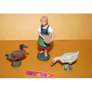 画像: ドイツ ハウザー社 ヴィンテージ・フィギュア・Elastolin Composition figures consisting of ducks and Farm girl 【1939年製品】