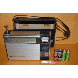 画像: 松下電器産業・Model No.R-225 "Panasonic Eight" 2-Band 8-Transistor Radio receiver　1967年・日本製・純正革ケース付き 