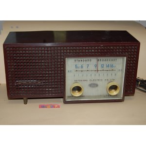 画像: 早川電機工業　SHARP・5球スーパー真空管式ラジオ受信機　5M-82型 中波放送　1956年発売・日本製