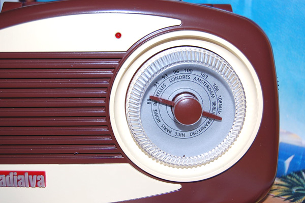 画像: 【仏ニースの香り漂うフレンチ・ラジオ】”Radialva” トランジスター FM ラジオ 未使用品