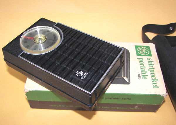 画像: General Electric　Model-P1710 6石 Shirtpocket Portable Radio 1966年型 黒色 【不動品】
