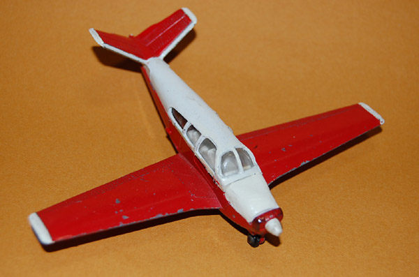 画像: 英国・DINKY TOYS No.710◆BEECHCRAFT S-35 BONANZA　1964年型／ビンテージ軽飛行機モデル