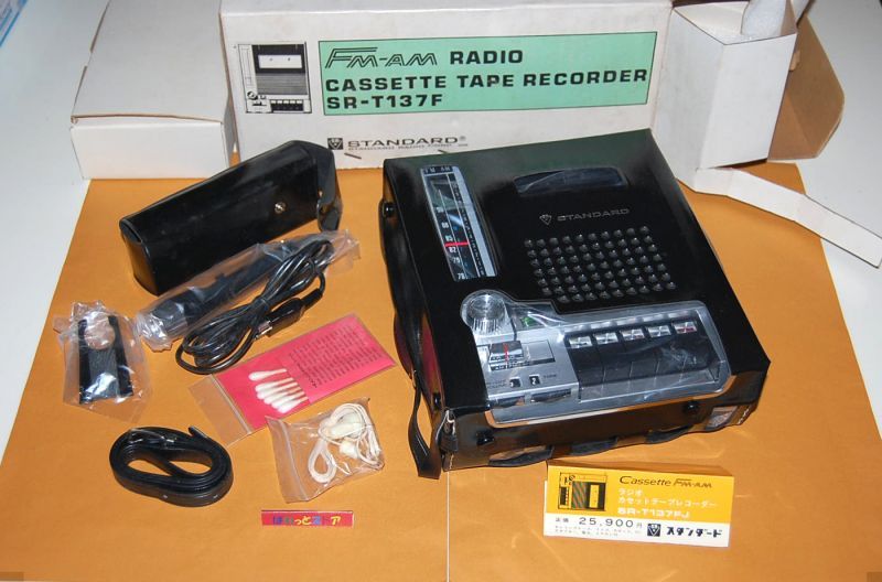 画像: STANDARD製 13石FM-AM RADIO CASSETTE TAPE RECORDER SR-T137F  日本国内向け仕様（J)1969年【未使用品】