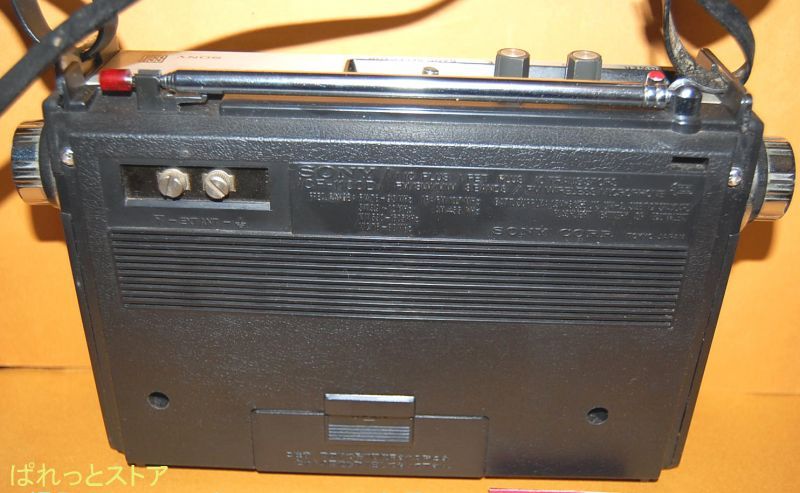 画像: ソニー SOLID STATE THE 11シリーズ ICF-1100D 3バンド(FM＆SW＆AM) 10石ラジオ 1971年式( 11月期)マイク機能付き　ACアダプター＆純正キャリングベルト付き 