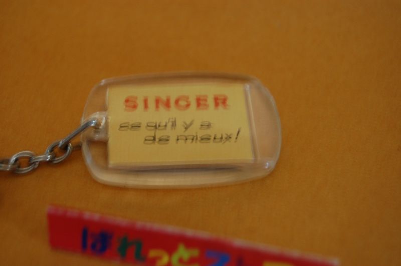 画像: フランス製ヴィンテージキーフォルダー A VOTRE SERVICE ”ＳＩＮＧＥＲ”宣伝用