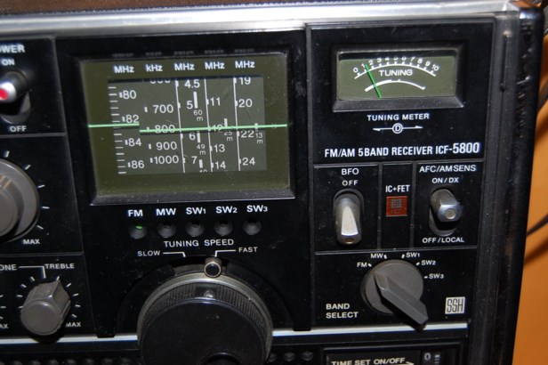 画像: SONY スカイセンサー5800　1973年型　（ICF-5800　FM/AM/SW 3 BAND RECEIVER）SONY純正キャリングベルト付 ・中古品