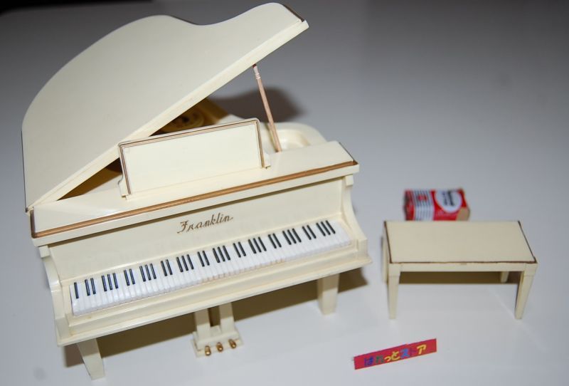 画像: フランクリン Model LF-120 Grand Piano AM ８石トランジスタラジオ 1975年・日本製