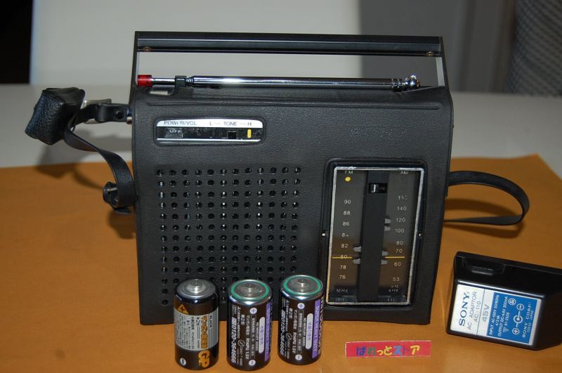 画像: ソニー Model:TFM-6300B FM/AM コンパクトハンディー　"action"ラジオ 　1971年日本製・ACアダプター付